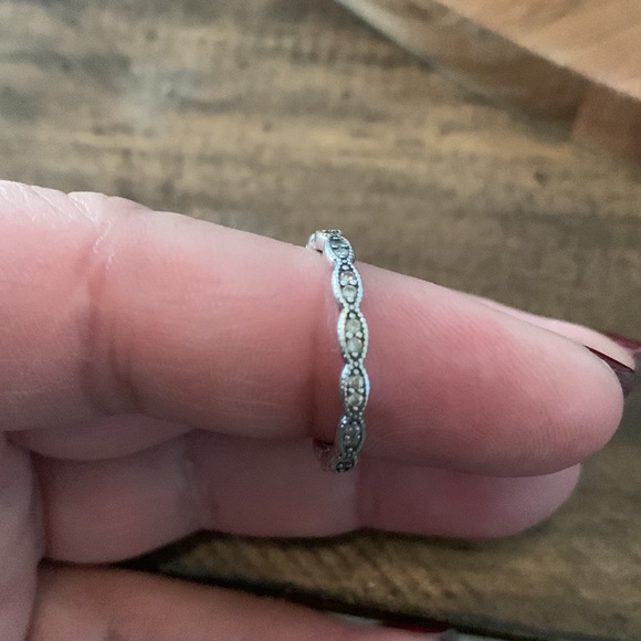 Pandora Oval Leaves Ring *retired* - Picture 4 of 5